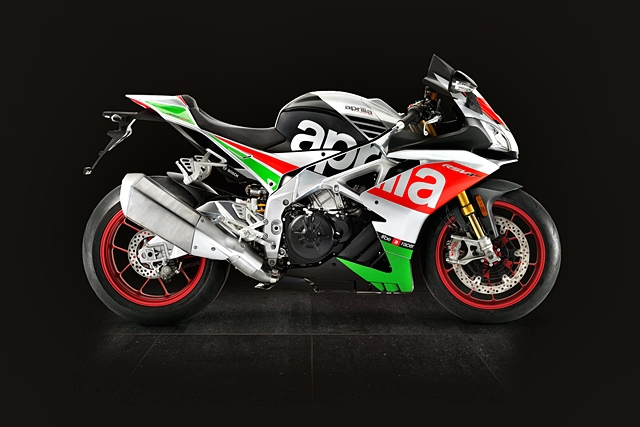 Aprilia RSV4 RF MY17 อาพริเลีย อาร์เอสวี4 ปี 2018 : ภาพที่ 2