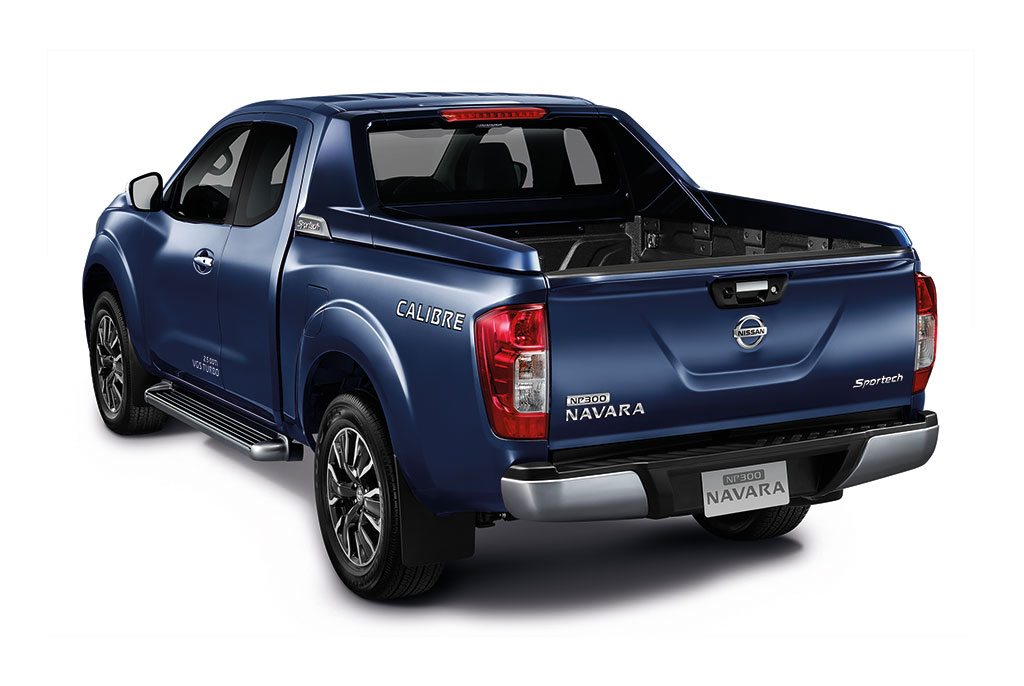 Nissan Navara NP300 King Cab Calibre EL Sportech 6MT นิสสัน นาวาร่า ปี 2015 : ภาพที่ 2