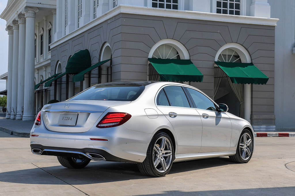 Mercedes-benz E-Class E 220 D AMG Dynamic เมอร์เซเดส-เบนซ์ อี-คลาส ปี 2017 : ภาพที่ 3