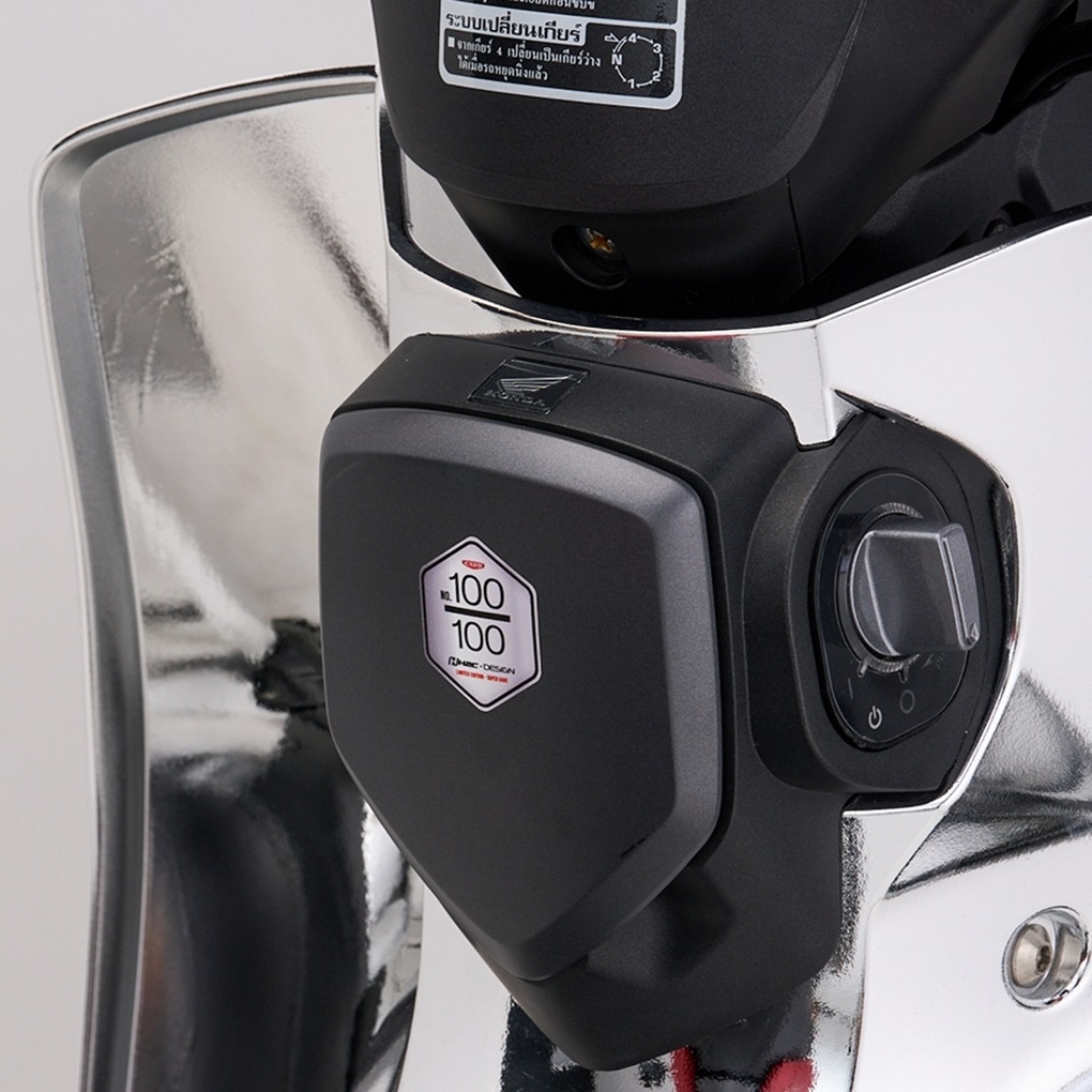 Honda Super Cub C125 Disney Limited Edition ฮอนด้า ซูเปอร์คับ ปี 2023 : ภาพที่ 6