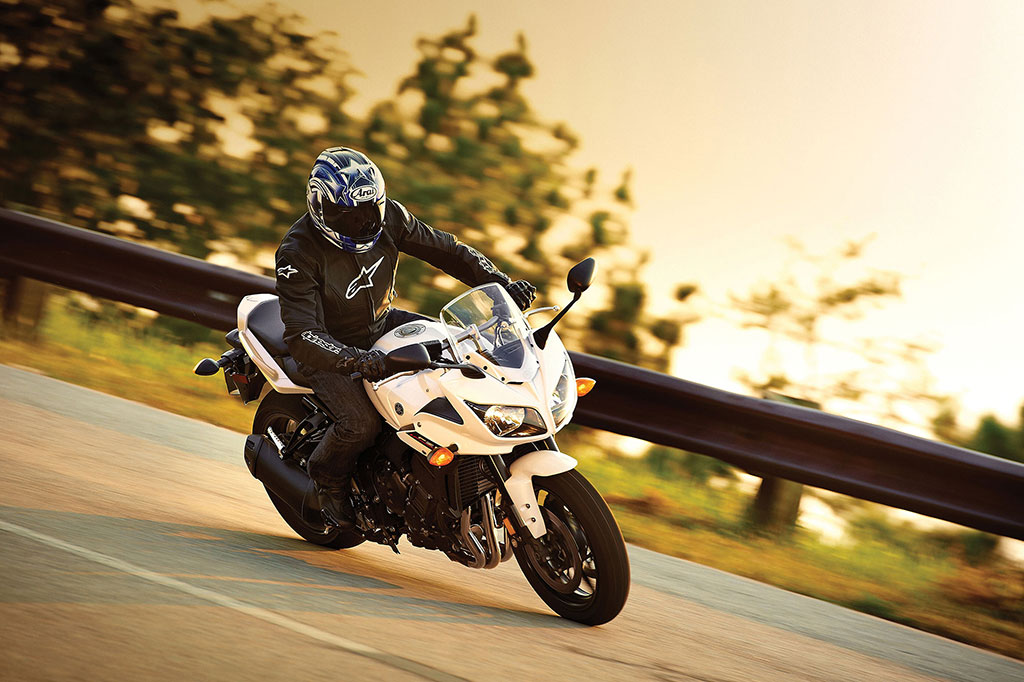 รูปภาพ ยามาฮ่า Yamaha FZ1 Fazer (Standard) ปี 2015