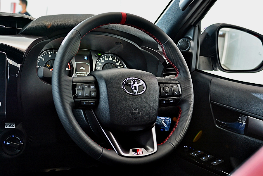 รูปภาพ โตโยต้า Toyota Revo GR Sport 2.8 AT Hi-Floor 4X4 ปี 2021