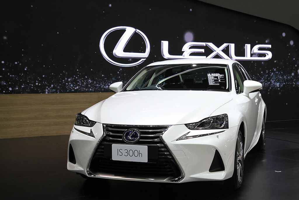 Lexus IS 300h Premium เลกซัส ไอเอส ปี 2017 : ภาพที่ 16