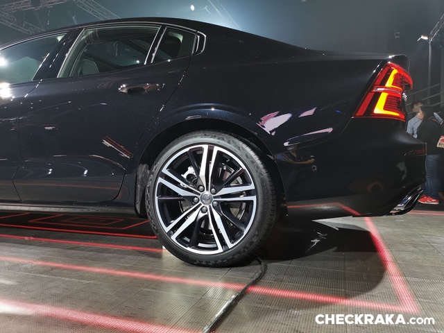Volvo S60 Recharge Plug-in Hybrid R-Design วอลโว่ เอส60 ปี 2022 : ภาพที่ 8