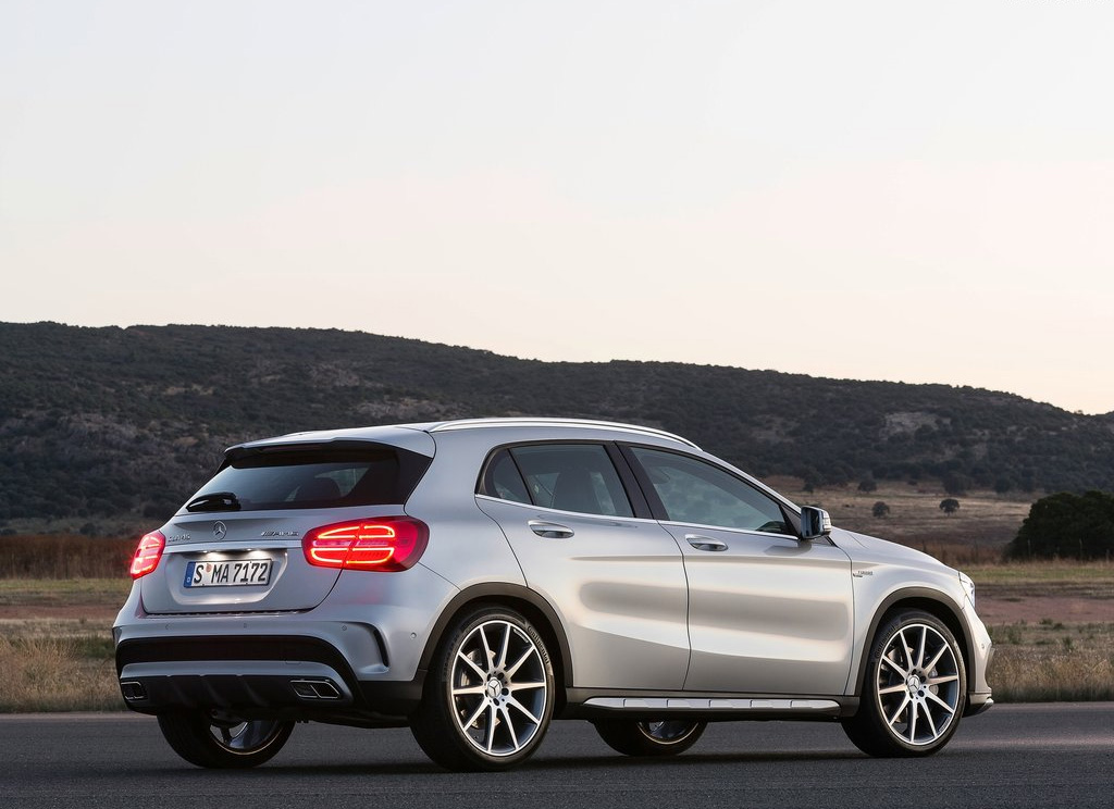 Mercedes-benz GLA-Class GLA 45 AMG 4Matic เมอร์เซเดส-เบนซ์ จีแอลเอ-คลาส ปี 2016 : ภาพที่ 4