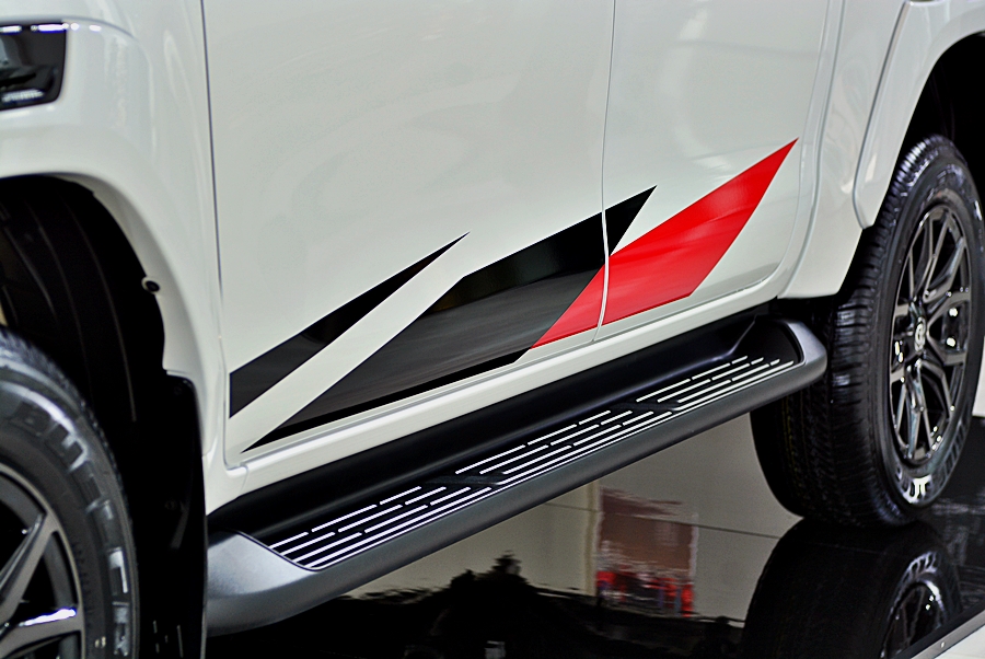 รูปภาพ โตโยต้า Toyota Revo GR Sport 2.8 AT Hi-Floor 4X4 ปี 2021