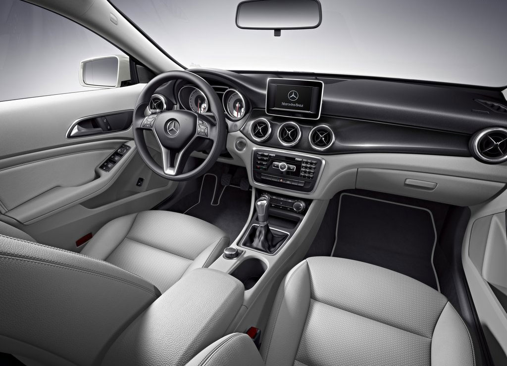 รูปภาพ เมอร์เซเดส-เบนซ์ Mercedes-benz CLA-Class CLA 180 Urban ปี 2015