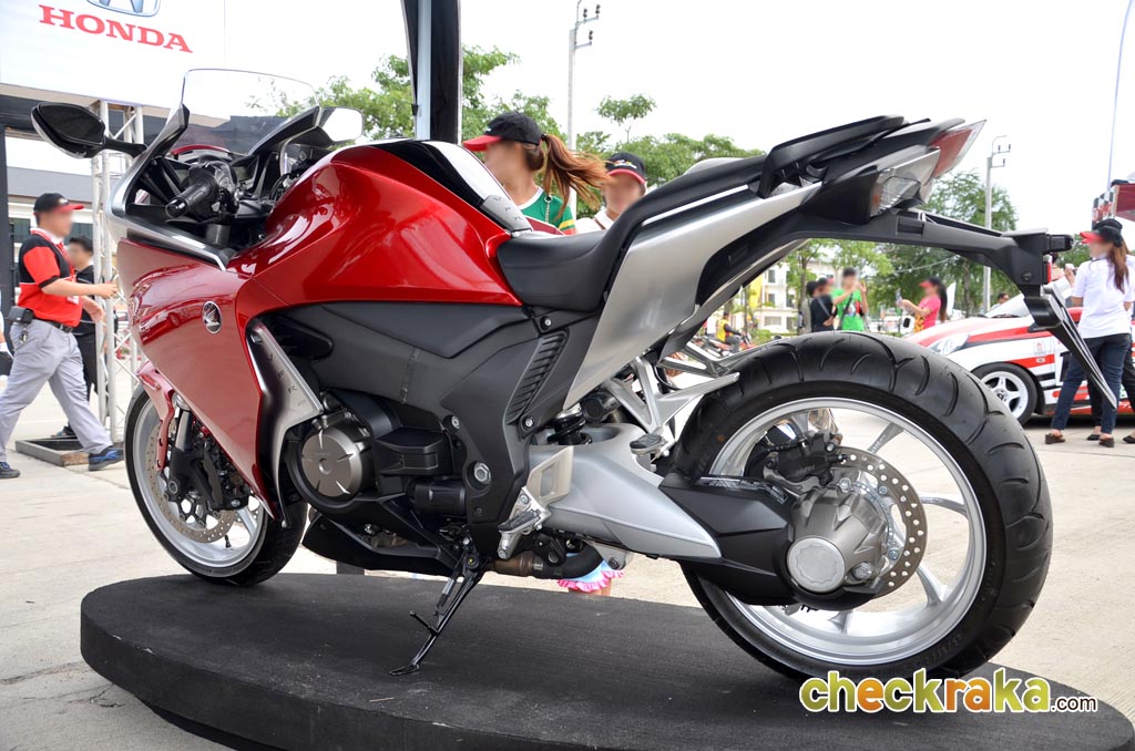 Honda VFR 1200F ฮอนด้า วีเอฟอาร์ ปี 2012 : ภาพที่ 14