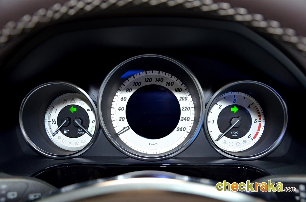 รูปภาพ เมอร์เซเดส-เบนซ์ Mercedes-benz E-Class E 300 BlueTEC Hybrid Estate AMG Dynamic ปี 2013