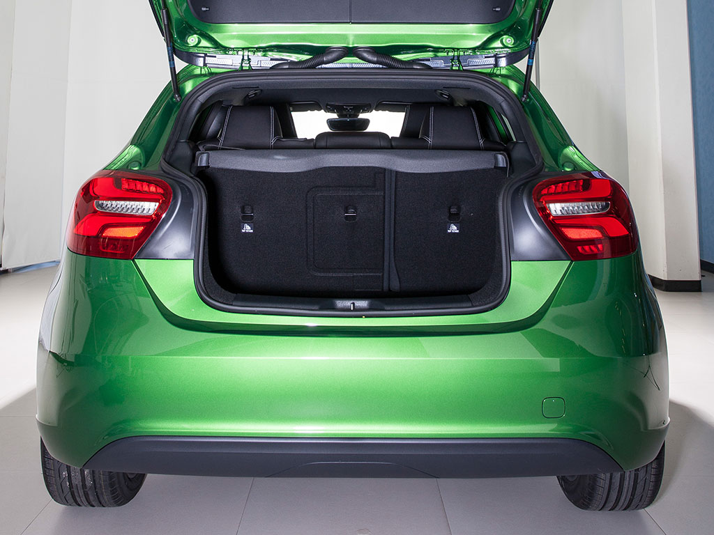 รูปภาพ เมอร์เซเดส-เบนซ์ Mercedes-benz A-Class A 180 Urban ปี 2015