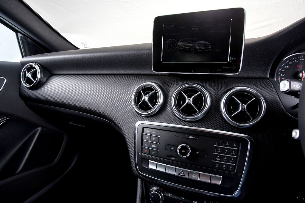 รูปภาพ เมอร์เซเดส-เบนซ์ Mercedes-benz A-Class A 180 Urban ปี 2015