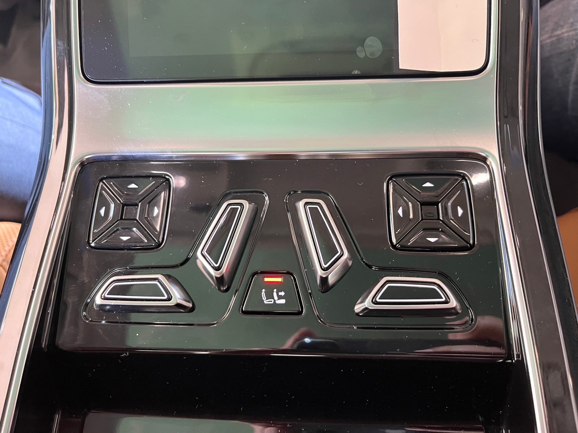 รูปภาพ อาวดี้ Audi A8 L 60 TFSI e quattro Prestige S line ปี 2023