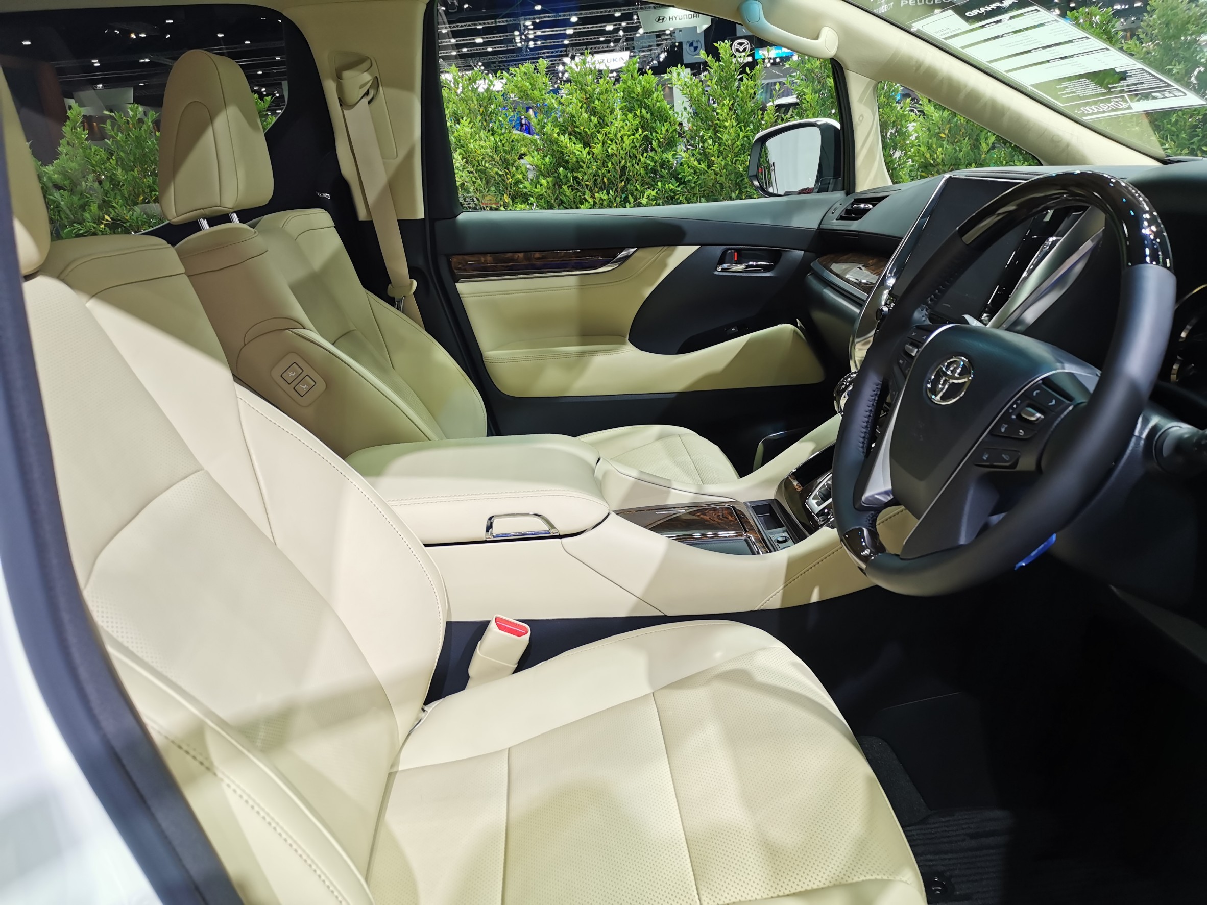 รูปภาพ โตโยต้า Toyota Alphard Vellfire 2.5 ปี 2020