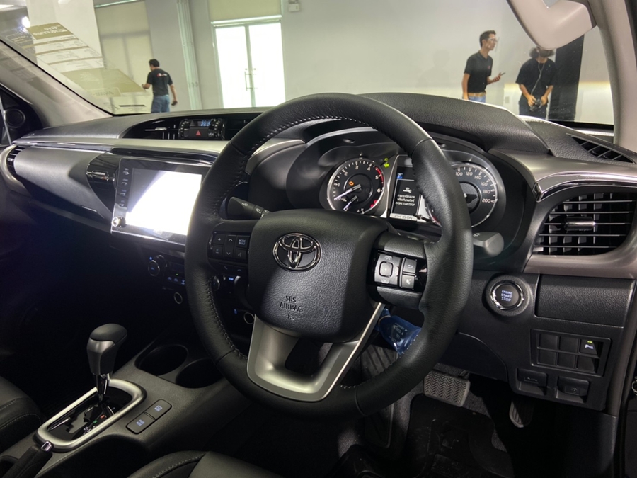รูปภาพ โตโยต้า Toyota Revo Smart Cab Prerunner 2.4 Mid 60th Anniversary ปี 2022