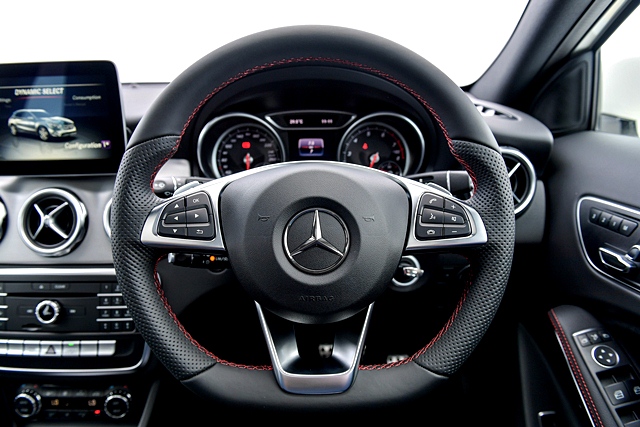 Mercedes-benz GLA-Class GLA 250 AMG Dynamic MY2017 เมอร์เซเดส-เบนซ์ จีแอลเอ-คลาส ปี 2017 : ภาพที่ 8