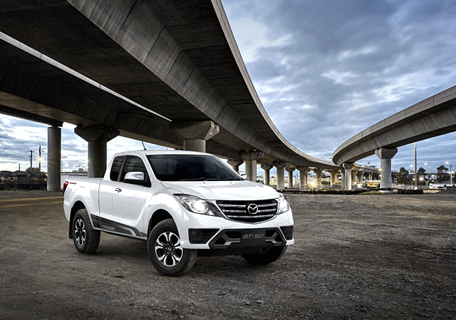 รูปภาพ มาสด้า Mazda BT-50 PRO THUNDER FSC Hi-Racer 2.2L 6MT ปี 2018