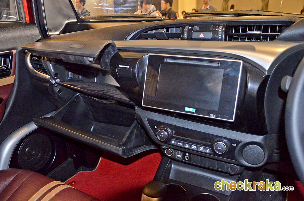 Thairung Transformer II 2.4 2WD AT (ชุดแต่ง) ไทยรุ่ง ทรานส์ฟอร์เมอร์ส ทู ปี 2016 : ภาพที่ 11