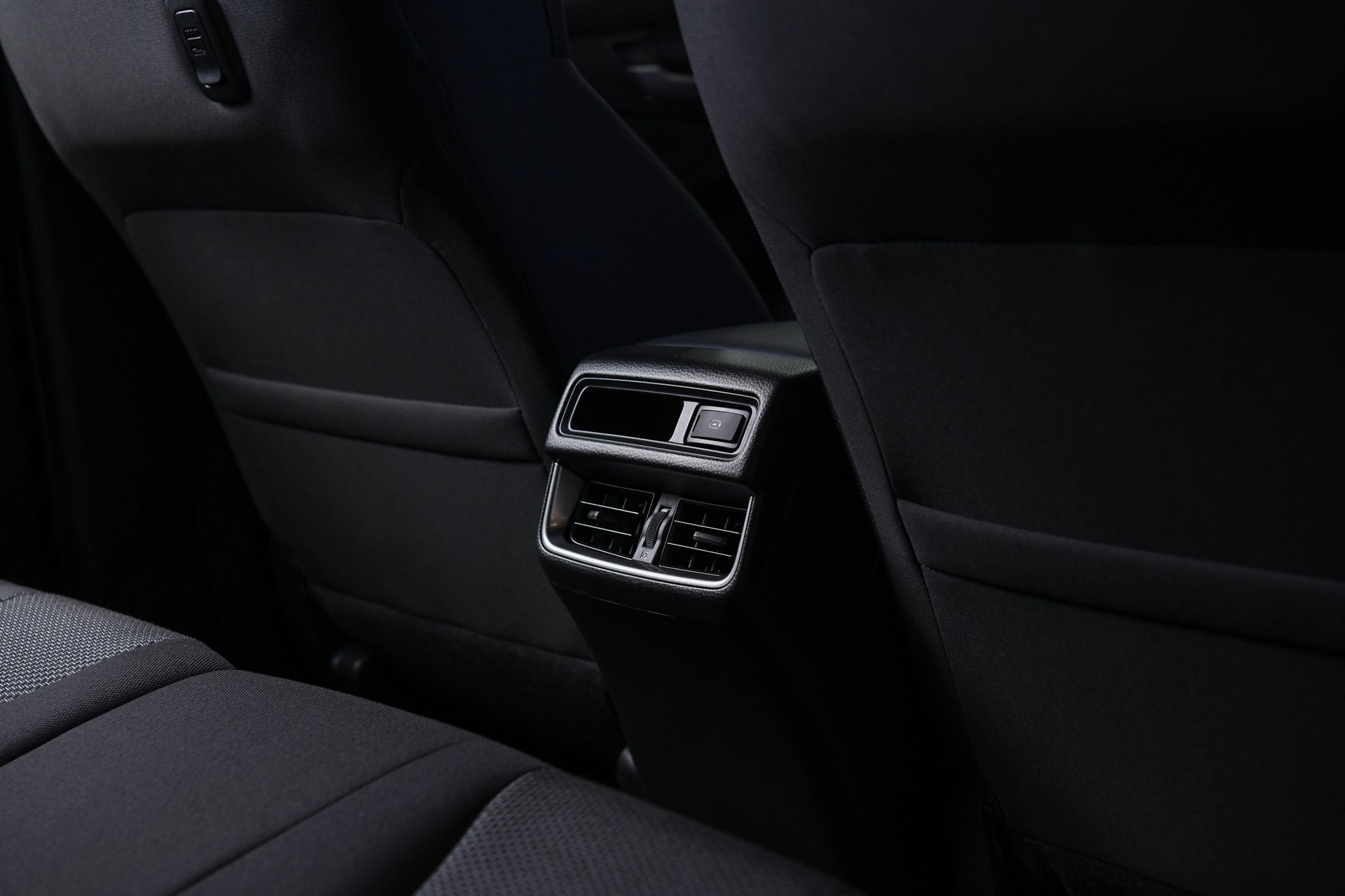 รูปภาพ มาสด้า Mazda BT-50 DBL 2.2 XT HI-RACER 8AT ปี 2024