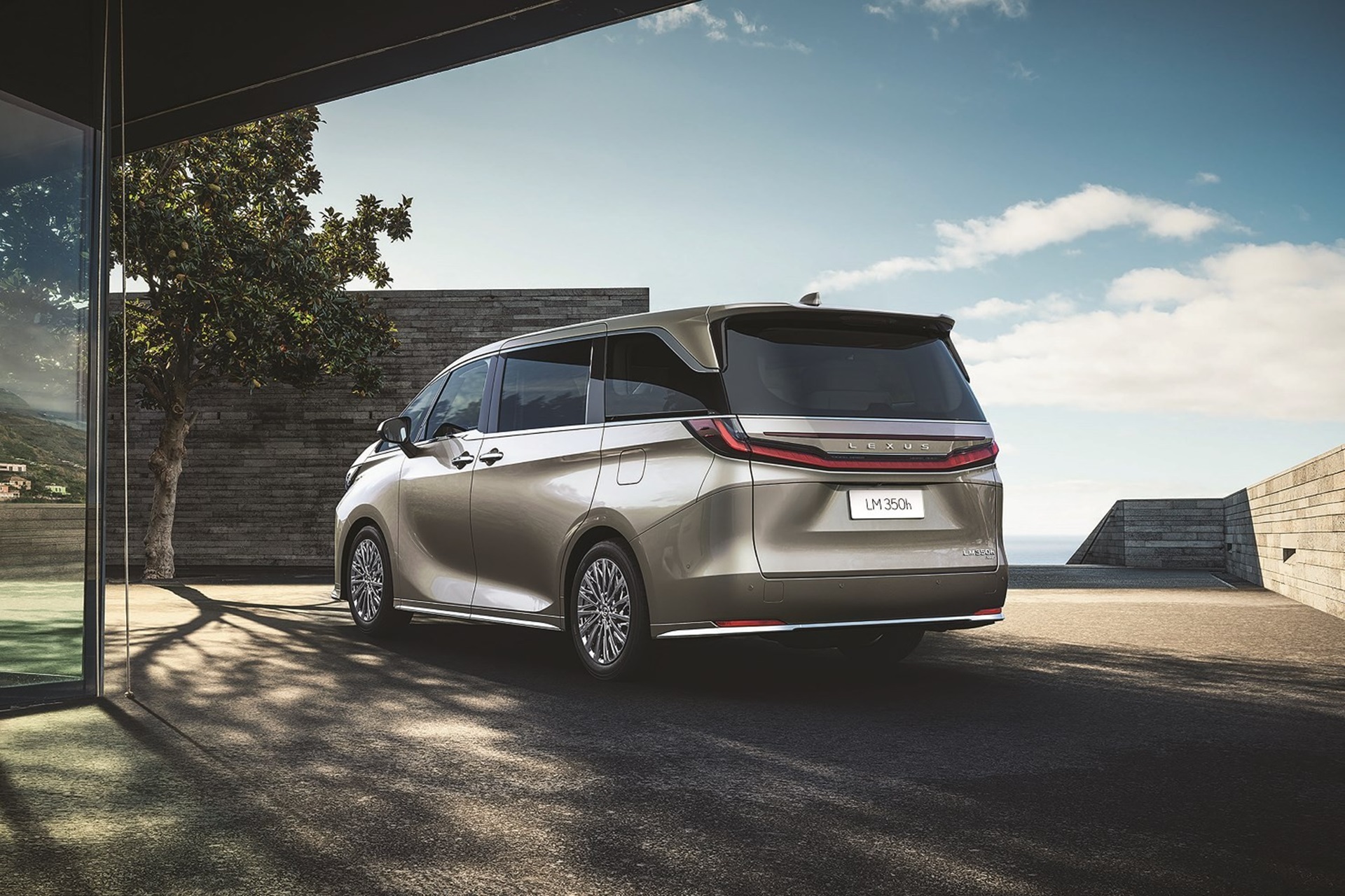 รูปภาพ เลกซัส Lexus LM 350h Executive 4-Seater ปี 2023