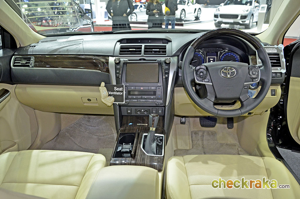 Toyota Camry Hybrid 2.5 HV Premium โตโยต้า แคมรี่ไฮบริด ปี 2016 : ภาพที่ 14