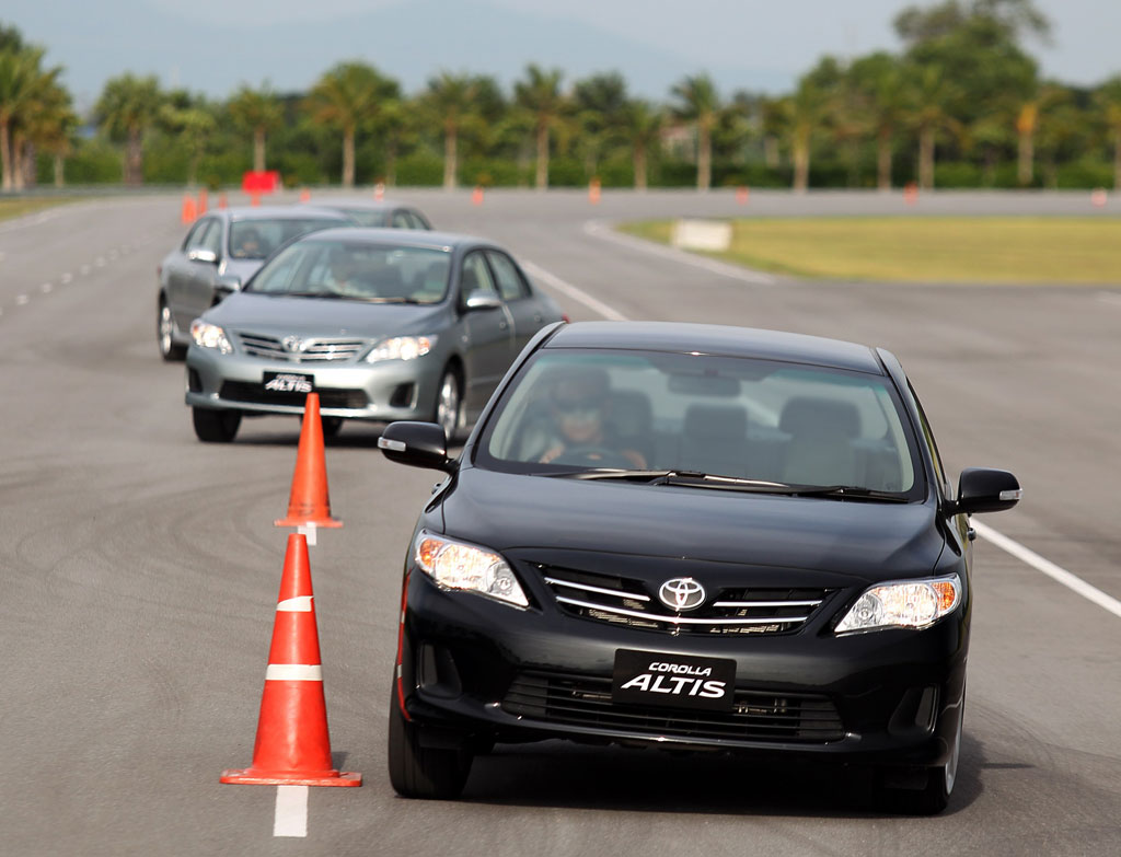 รูปภาพ โตโยต้า Toyota Altis (Corolla) 2.0 V ปี 2010