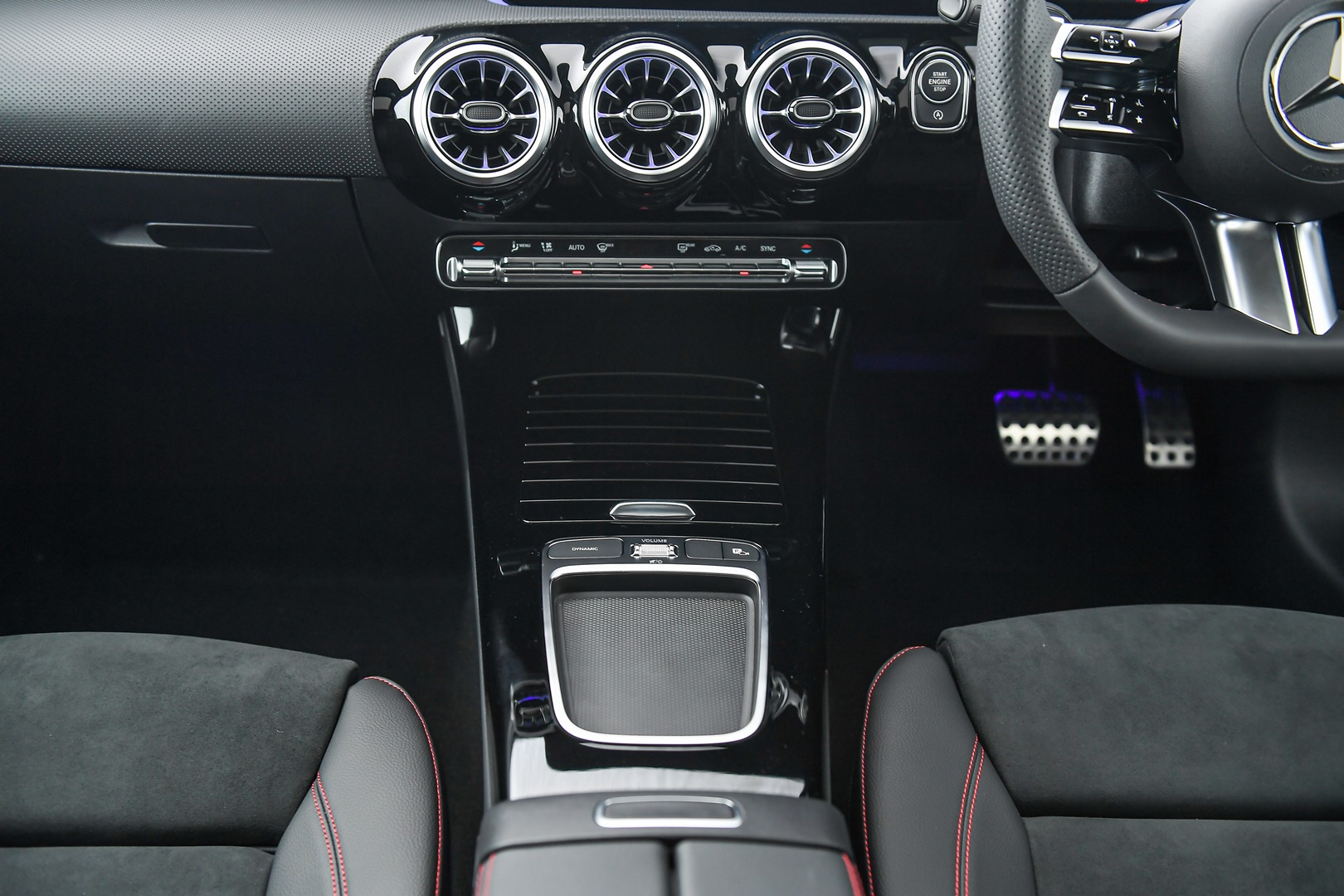 รูปภาพ เมอร์เซเดส-เบนซ์ Mercedes-benz A-Class A 200 AMG Dynamic ปี 2023