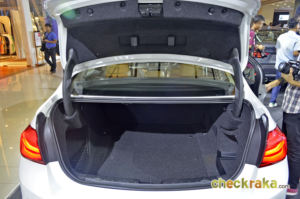 รูปภาพ บีเอ็มดับเบิลยู BMW Series 3 320d Celebration Edition ปี 2016