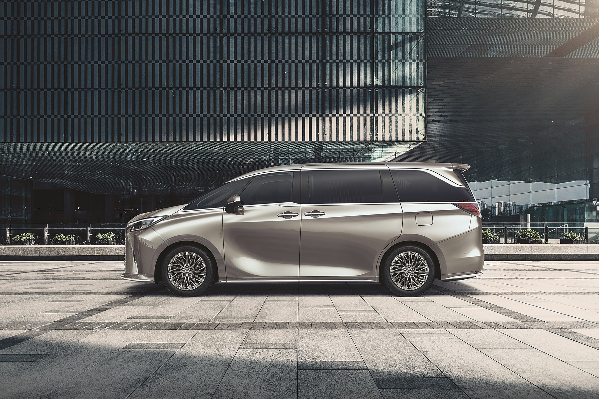 รูปภาพ เลกซัส Lexus LM 500h Executive 6-Seater ปี 2024