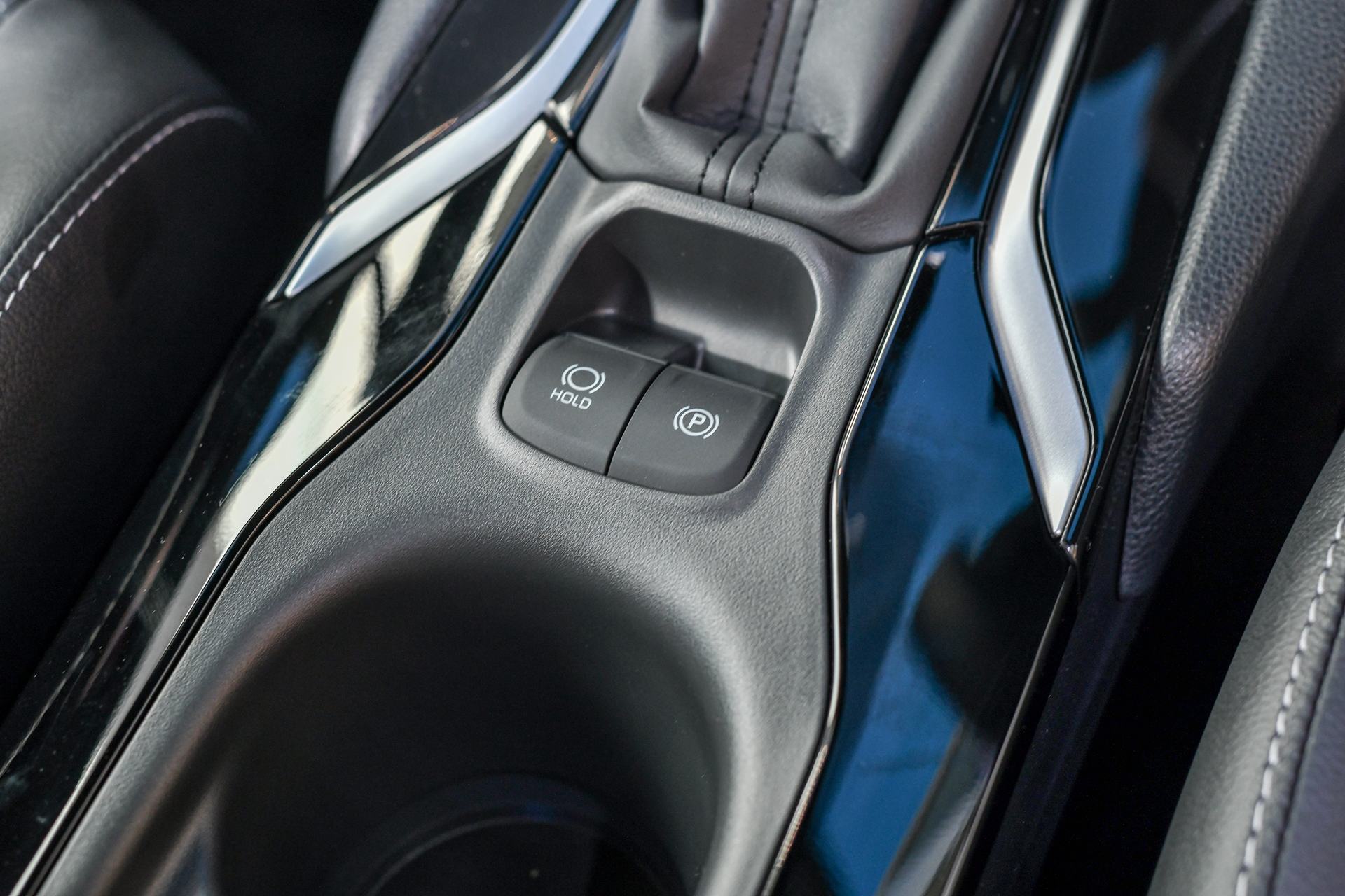 รูปภาพ โตโยต้า Toyota Corolla Cross HEV Premium Luxury ปี 2024