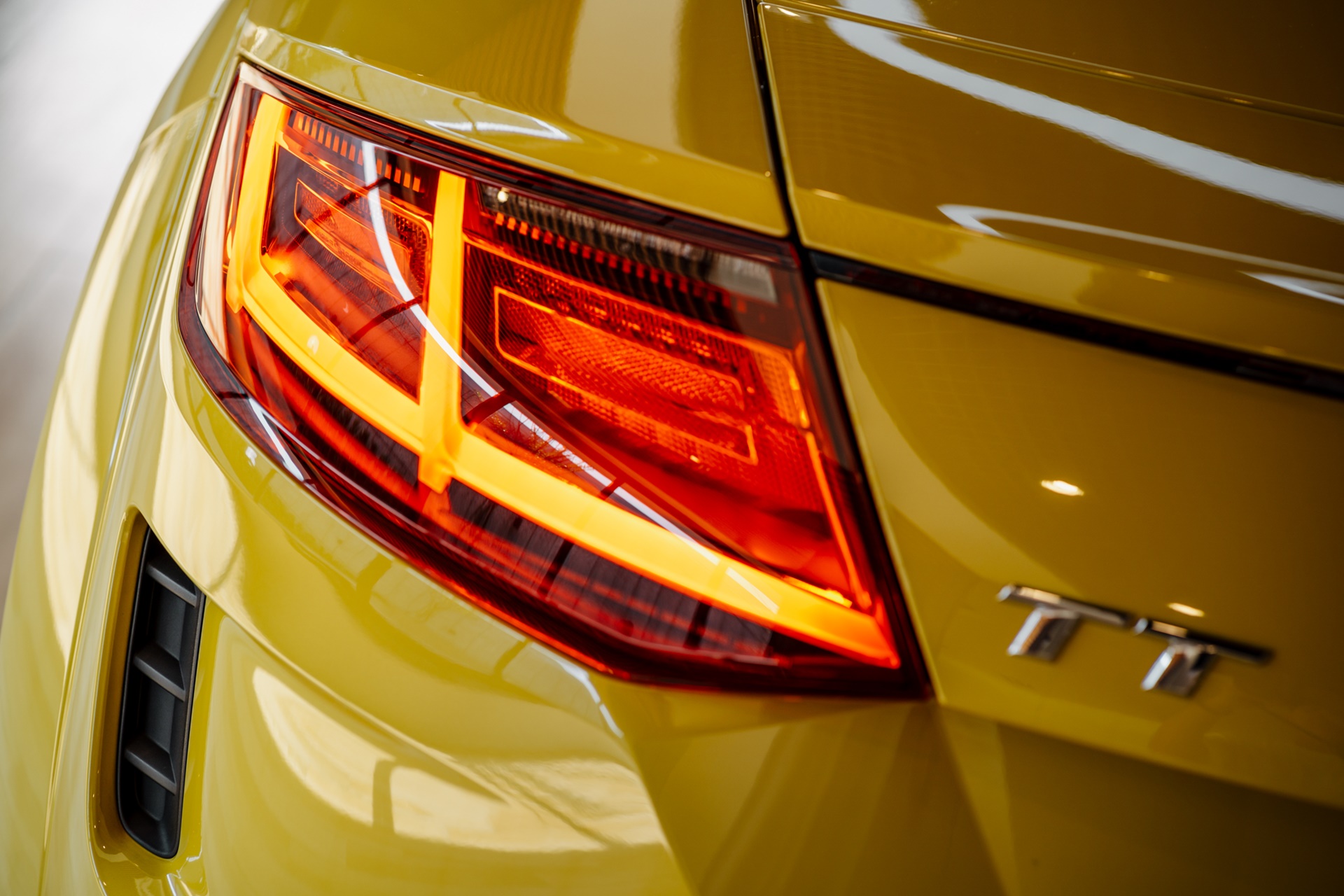 Audi TT Roadster Final Icon Black อาวดี้ ทีที ปี 2023 : ภาพที่ 4
