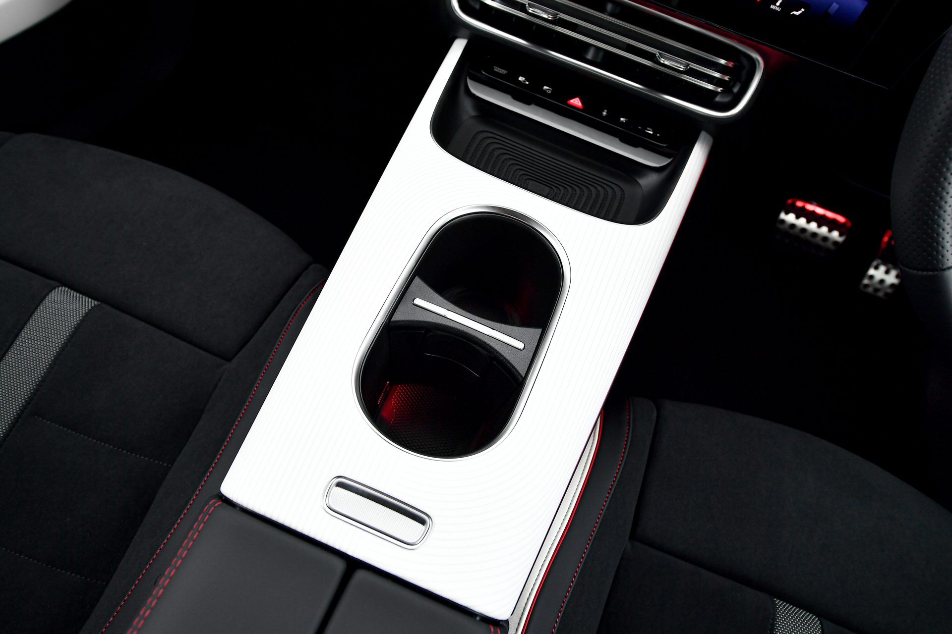 รูปภาพ เมอร์เซเดส-เบนซ์ Mercedes-benz CLA-Class CLA 250+ with EQ Technology ปี 2025