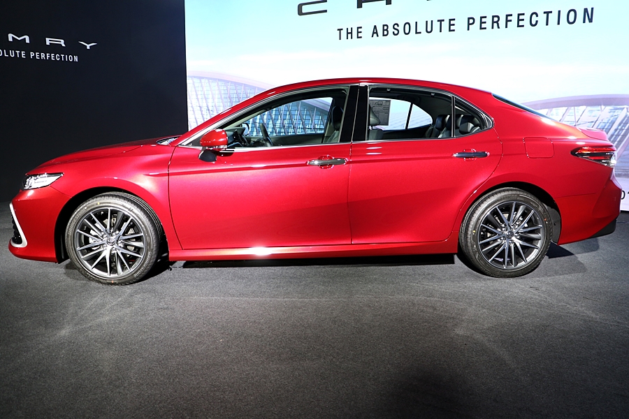 Toyota Camry 2.5 Premium โตโยต้า คัมรี่ ปี 2021 : ภาพที่ 10