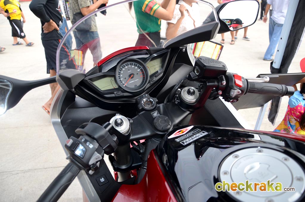 Honda VFR 1200F ฮอนด้า วีเอฟอาร์ ปี 2012 : ภาพที่ 13