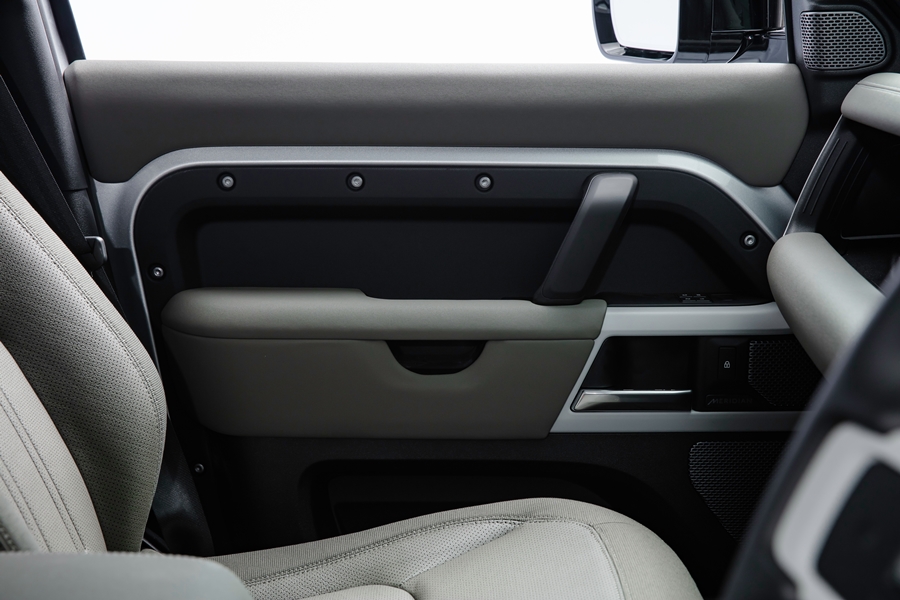 รูปภาพ แลนด์โรเวอร์ Land Rover Defender 110 Petrol 2.0 SE Ingenium ปี 2020