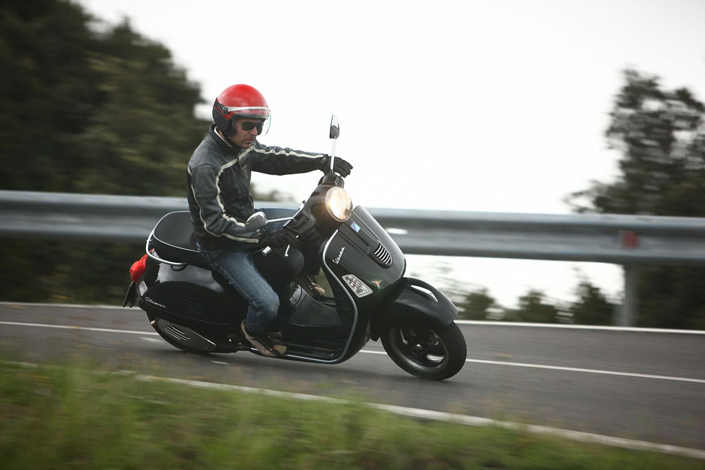 รูปภาพ เวสป้า Vespa GTS 300 ie Super (Urban Sports) ปี 2012