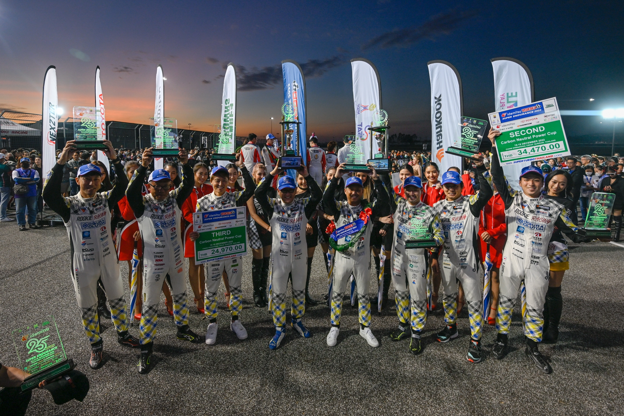 ประธานโตโยต้าพร้อมทีมแข่ง ROOKIE Racing ลงแข่ง Endurance 25 ชม.ในไทย ...