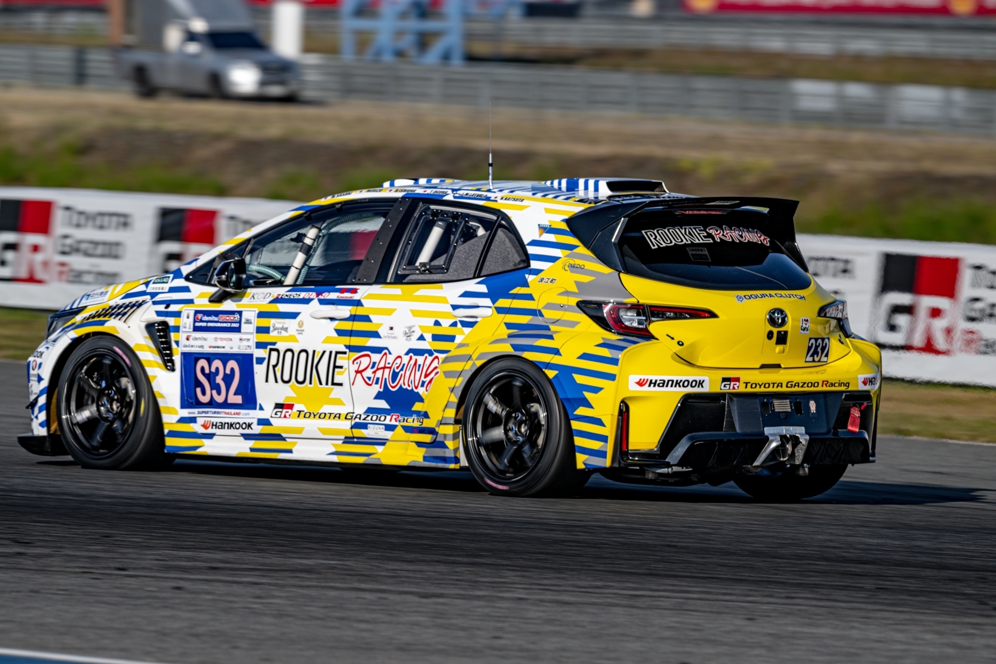 ประธานโตโยต้าพร้อมทีมแข่ง ROOKIE Racing ลงแข่ง Endurance 25 ชม.ในไทย ...