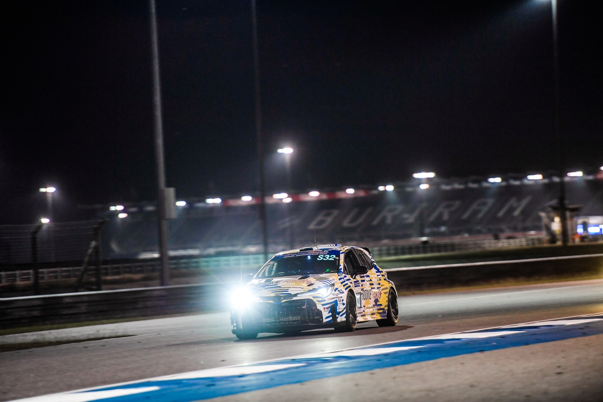 ประธานโตโยต้าพร้อมทีมแข่ง ROOKIE Racing ลงแข่ง Endurance 25 ชม.ในไทย ...