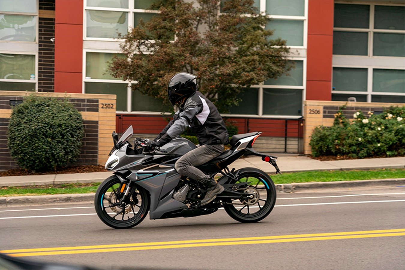 ใหม่ ! CFMoto 450SS สปอร์ตไลท์เวท ราคาไม่ถึง 2 แสน เช็คราคา.คอม