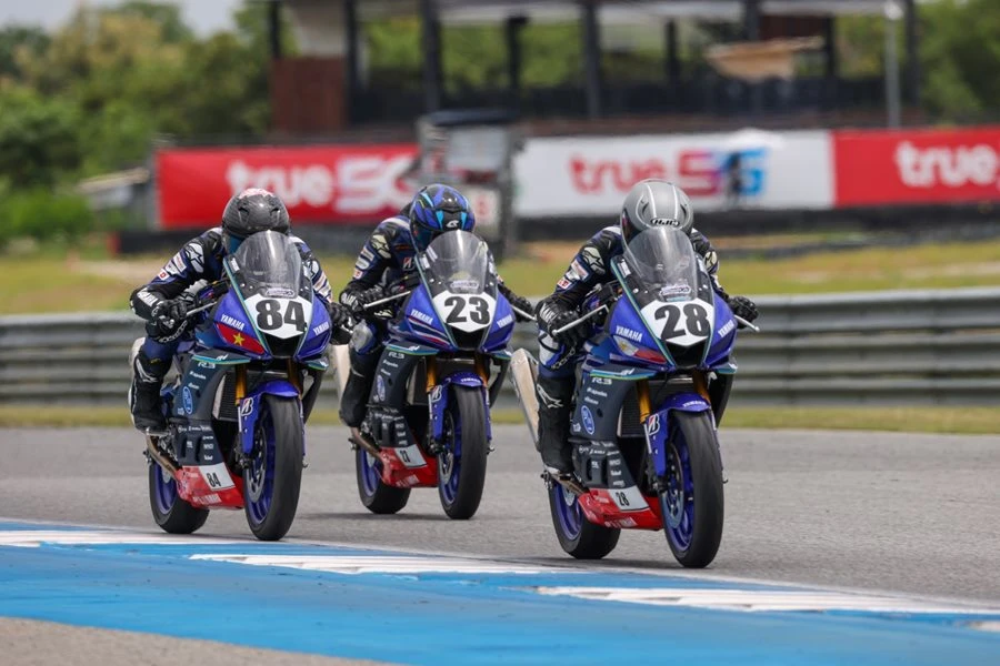 เชลล์-ศักดิ์ชัย คว้าชัยเรซ 2 ในศึก YAMAHA R3 bLU cRU Asia-Pacific ...