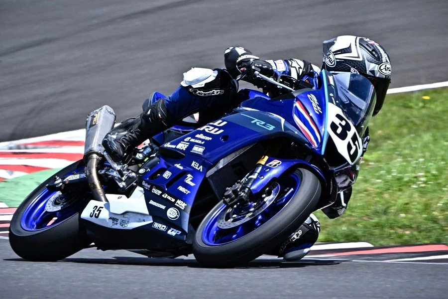 ฮินาตะ โอกาดะ เหมาชัยโฮมเรซ ด้าน อาร์ตี้-ธนกฤต ติดท๊อป 5 ศึก Yamaha R3 ...