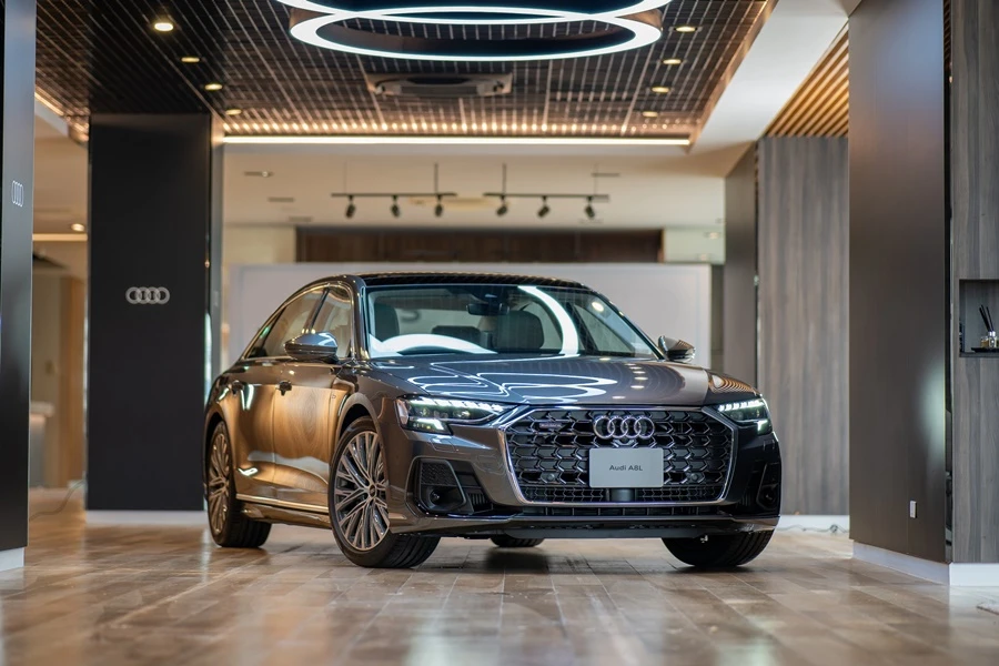 Audi A8 ทุกรุ่นย่อย