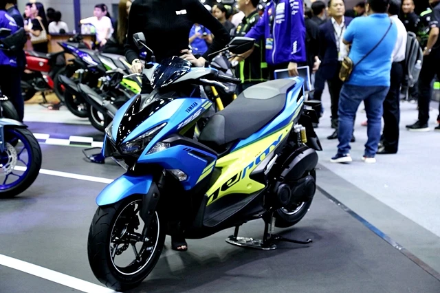 รูปภาพ ยามาฮ่า Yamaha Aerox 155 R Version MY18 ปี 2017